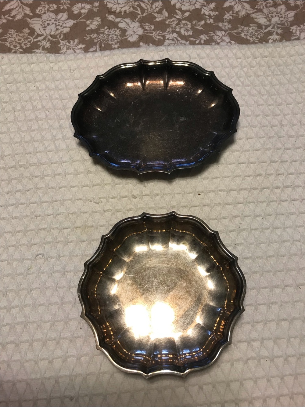 Oneida Silver Plated Scalloped Round Dishes - Set of 2